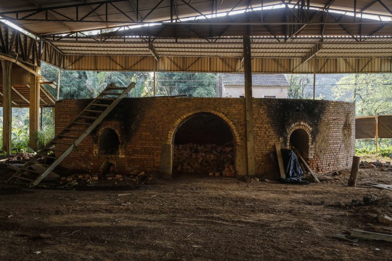 Foto mostra a cerâmica onde o crime ocorreu, em Canelinha.