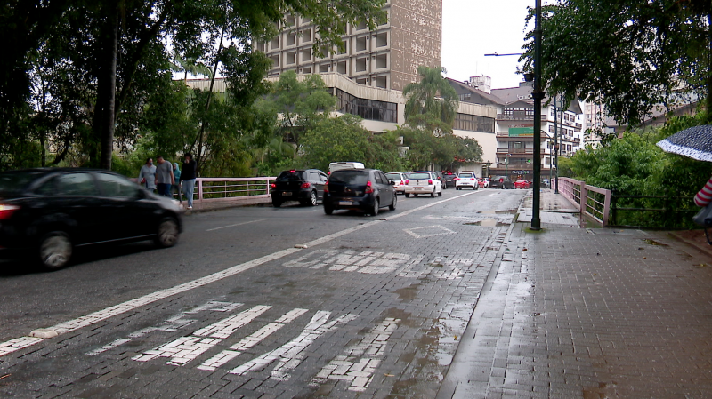 Ponte desembargador Pedro Silva na regi&atilde;o central de Blumenau – Foto: Reprodu&ccedil;&atilde;o / NDTV Blumenau