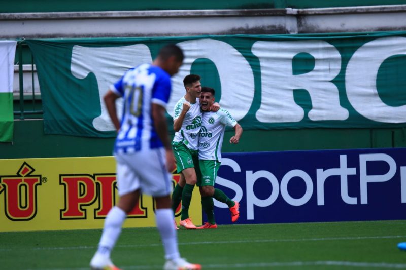 Jogadores da Chapecoense comemoram o gol marcado por Perotti &#8211; Foto: Márcio Cunha/ACF
