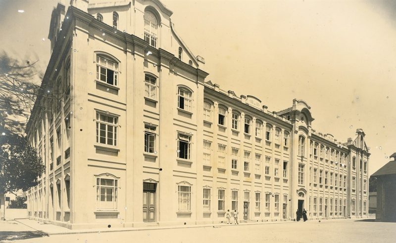 Fachada principal, em Imagem de 1939, quando as turmas eram masculinas – Foto: Acervo / Colégio Catarinense