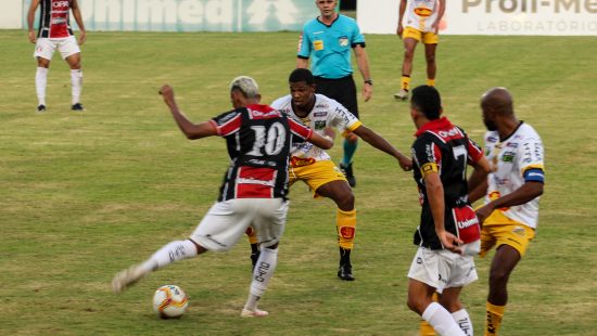 Ex-jogador, Fabinho Santos vive sonho como treinador no Joinville