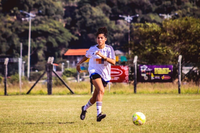Joane Ribeiro Garcia deu os primeiros chutes aos sete anos e hoje, aos 23, pode realizar o sonho de jogar profissionalmente nos Estados Unidos – Foto: Arquivo Pessoal/Divulgação