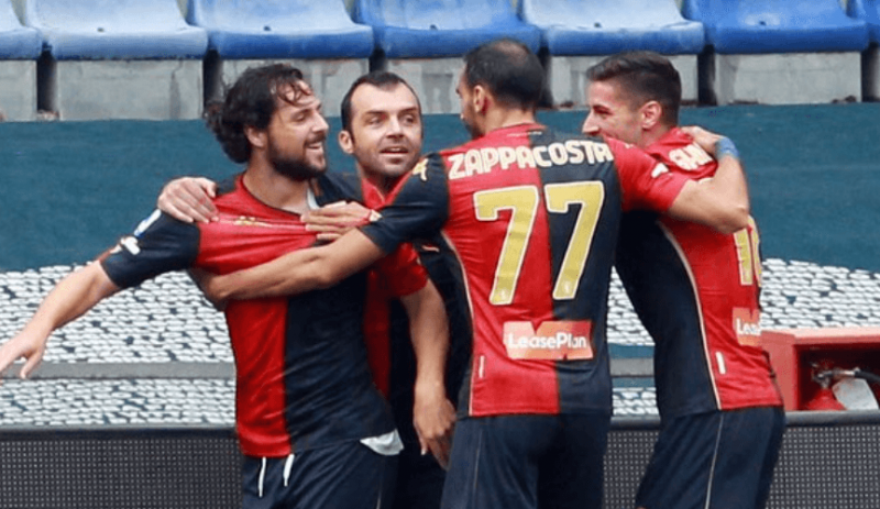 Jogadores do Genoa comemoram gol: futebol &eacute; esporte de contato, ambiente prop&iacute;cio &agrave; expans&atilde;o da Covid-19 – Foto: Reprodu&ccedil;&atilde;o Instagram