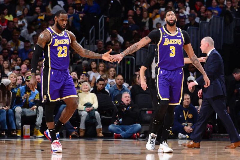LeBron James e Anthony Davis carregaram o Lakers at&eacute; a final da Confer&ecirc;ncia Oeste dez anos depois da &uacute;ltima apari&ccedil;&atilde;o – Foto: NBA/Divulga&ccedil;&atilde;o