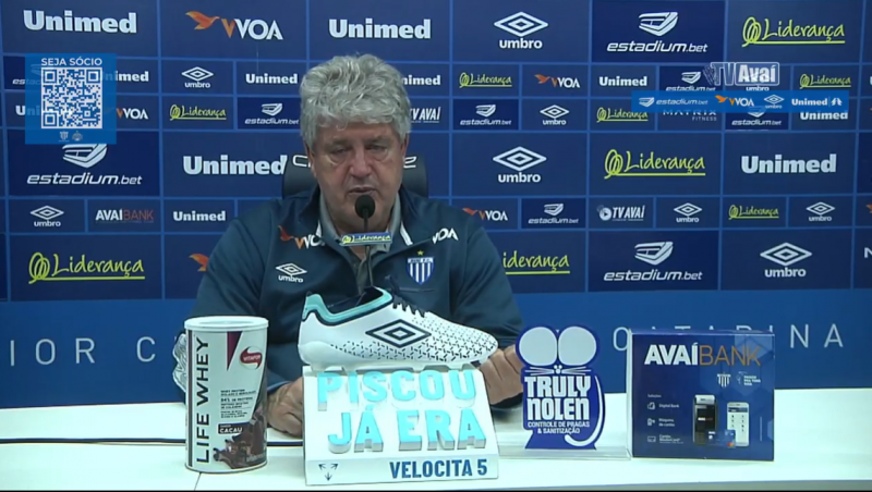 T&eacute;cnico Geninho falou sobre a vit&oacute;ria do Ava&iacute; no cl&aacute;ssico – Foto: TV Ava&iacute;/Reprodu&ccedil;&atilde;o
