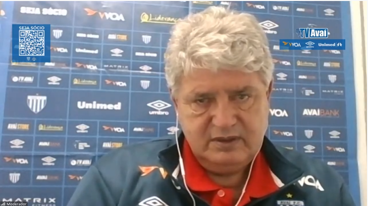 Geninho lamentou “&uacute;nica bola da Chapecoense que entrou pelo meio” – Foto: Reprodu&ccedil;&atilde;o/TV Ava&iacute;