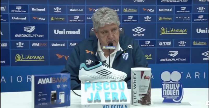 Geninho lamentou a atua&ccedil;&atilde;o do Ava&iacute; diante do Sampaio Corr&ecirc;a – Foto: Reprodu&ccedil;&atilde;o/YouTube