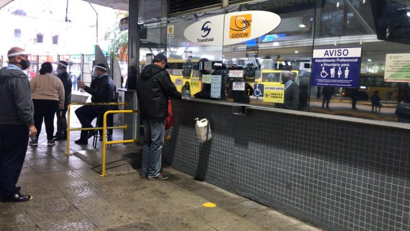 No in&iacute;cio da manh&atilde;, terminal central j&aacute; registrava movimento de passageiros – Foto: Luana Amorim/ND