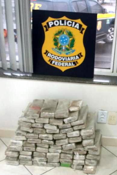 Ao todo, cinco pessoas foram presas na a&ccedil;&atilde;o – Foto: PRF/Divulga&ccedil;&atilde;o