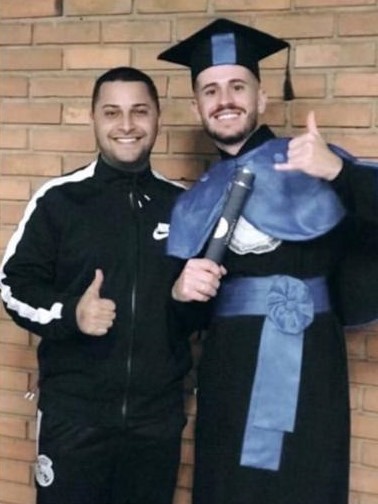 Gustavo Pinotti e Andre Luiz da Silva tiveram bra&ccedil;os, t&oacute;rax e rostos atingidos no domingo (31), em Ilhota – Foto: Arquivo pessoal