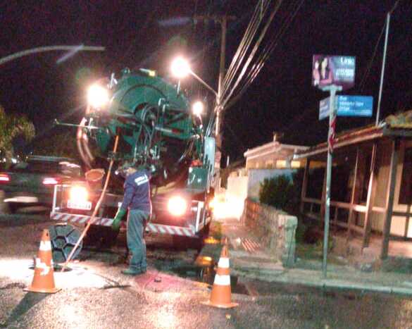 Vazamento de esgoto na Avenida das Rendeiras, na Lagoa, foi solucionado na noite desta quinta – Foto: Reprodu&ccedil;&atilde;o