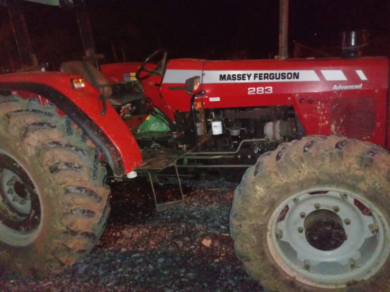 Motorista bateu contra a traseira do trator – Foto: Pol&iacute;cia Militar Rodovi&aacute;ria/Divulga&ccedil;&atilde;o ND