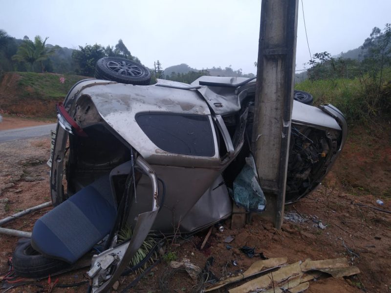Ap&oacute;s bater em poste, condutor veio &agrave; &oacute;bito no local – Foto: Divulga&ccedil;&atilde;o/ND