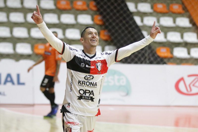 Rodriguinho marcou o primeiro gol oficial com a camisa tricolor – Foto: Juliano Schmidt/JEC/Krona