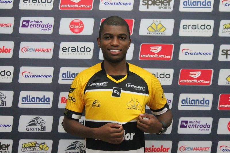 Alessandro Vin&iacute;cius Gon&ccedil;alves da Silva &eacute; mais um refor&ccedil;o vindo do Atl&eacute;tico MG – Foto: Celso da Luz/ Crici&uacute;ma E.C./ND