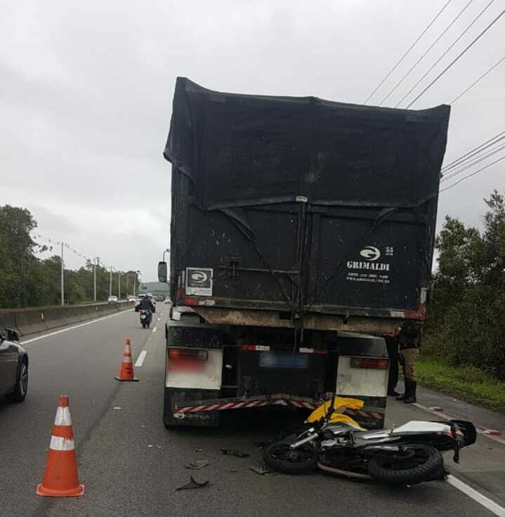 Motoqueiro morreu em acidente na SC-401, em Florian&oacute;polis, na manh&atilde; desta quarta-feira (10) – Foto: Divulga&ccedil;&atilde;o/PMRv