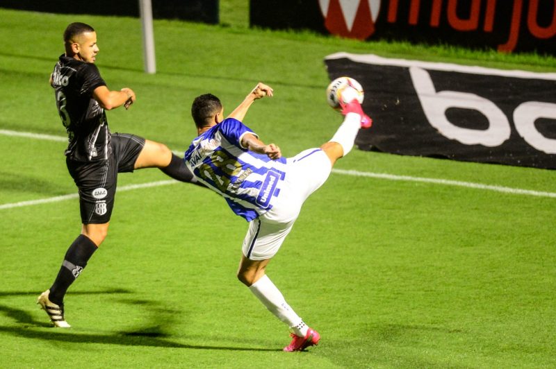 Avaí, Ponte Preta, Série B, – Foto: EDUARDO VALENTE/ISHOOT/ESTADÃO CONTEÚDO/ND