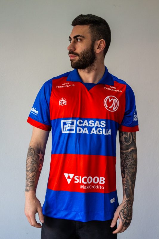 Tradicional uniforme do Marinheiro para a disputa da s&eacute;rie D – Foto: Marc&iacute;lio Dias/Divulga&ccedil;&atilde;o