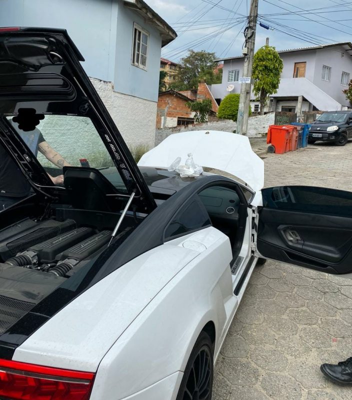 Inqu&eacute;rito da Pol&iacute;cia Civil foi aberto ap&oacute;s pris&atilde;o em flagrante de homem em Lamborghini – Foto: Divulga&ccedil;&atilde;o/PMSC/ND