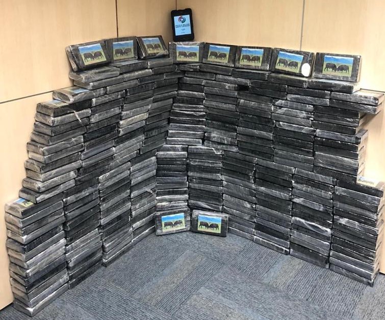 Cerca de 250 quilos de coca&iacute;na s&atilde;o apreendidos em Navegantes – Foto: Pol&iacute;cia Militar