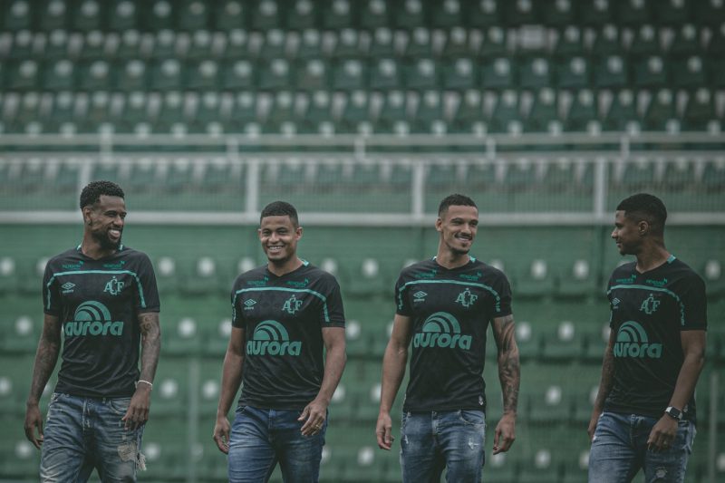 As camisas podem ser encontradas nos canais de venda da Umbro e nos portais e lojas da Chapecoense a partir do dia 18 de setembro, nos modelos masculino, feminino e infantil. – Foto: Marcio Cunha/Chapecoense