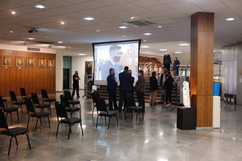 Após o discurso cordial lido por Paulinha, Moisés adotou tom belicoso, lamentando a abertura do processo, o qual o governador classifica como algo “baseado em argumentos frágeis” e fruto de “interesses políticos” – Foto: Anderson Coelho/ND