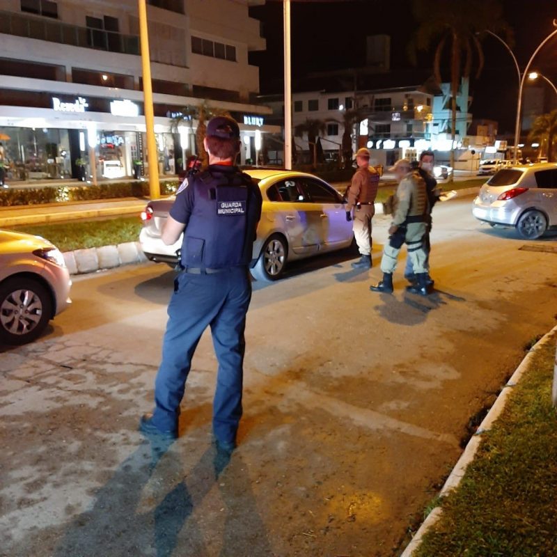 Opera&ccedil;&atilde;o Ordo fiscaliza aglomera&ccedil;&otilde;es no fim de semana em Itaja&iacute;. – Foto: Divulga&ccedil;&atilde;o/1&ordm; BPM Itaja&iacute;