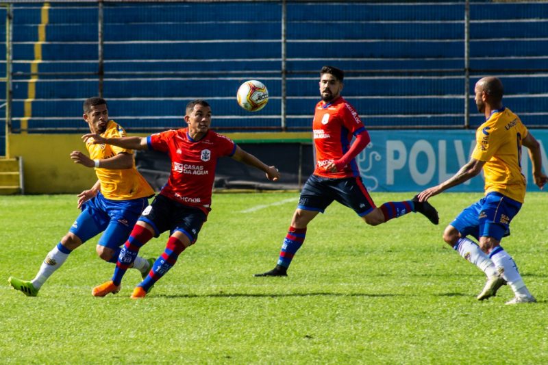 Marc&iacute;lio Dias perde na estreia no Brasileir&atilde;o com gol contra no final do segundo tempo – Foto: Bruno Golembiewski/CNMD