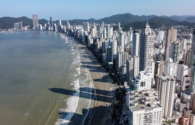 Balne&aacute;rio Cambori&uacute; &eacute; alvo da Pol&iacute;cia Federal em opera&ccedil;&atilde;o para desarticular sistema financeiro que atua para fac&ccedil;&atilde;o criminosa paulista – Foto: Anderson Coelho