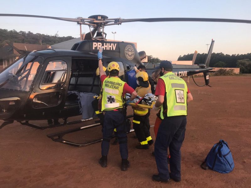 Crian&ccedil;a de 6 anos que estava de carona na moto sofreu fraturas no bra&ccedil;o e perna – Foto: Saer/Sara