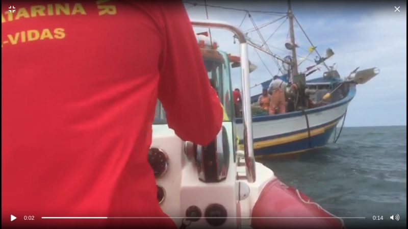 Ap&oacute;s o resgate, pescador foi encaminhado ao hospital – Foto: Corpo de Bombeiros Militar/Divulga&ccedil;&atilde;o