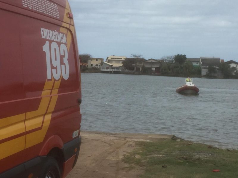 Idoso estava em alto mar quando foi resgatado pelos bombeiros – Foto: Corpo de Bombeiros Militar/Divulga&ccedil;&atilde;o