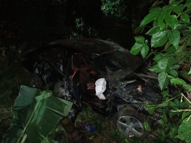 Homem morre ap&oacute;s sair da pista e bater contra &aacute;rvore na SC-412 em Ilhota – Foto: Corpo de Bombeiros Volunt&aacute;rios de Ilhota