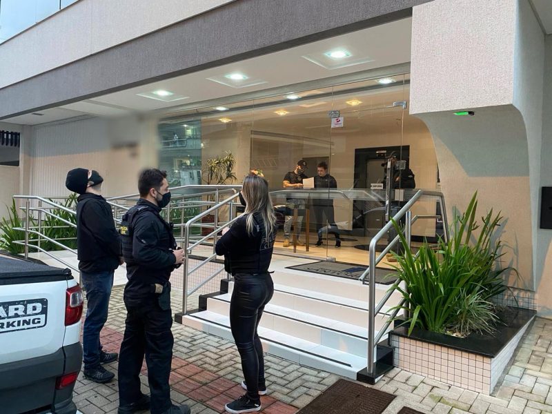 Opera&ccedil;&atilde;o Divisa II, na Meia Praia, em Itapema. – Foto: Pol&iacute;cia Civil de Itapema