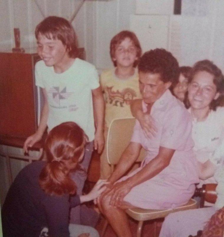 Na foto, dona Maria em uma reuni&atilde;o da nossa fam&iacute;lia no Jo&atilde;o Paulo, nos anos 1970. Este colunista &eacute; o menino de camisa amarela. – Foto: Acervo fam&iacute;lia Machado/ND