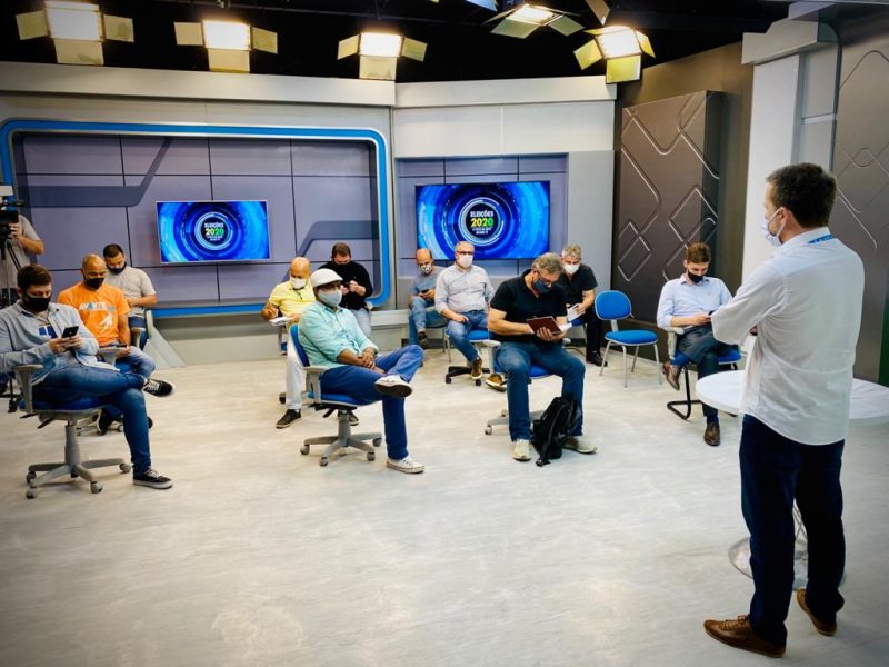 Sorteio da ordem das entrevistas com os candidatos a prefeito de Blumenau ocorreu no dia 29 de setembro, no est&uacute;dio do Balan&ccedil;o Geral Blumenau – Foto: Bruno C&eacute;sar/NDTV