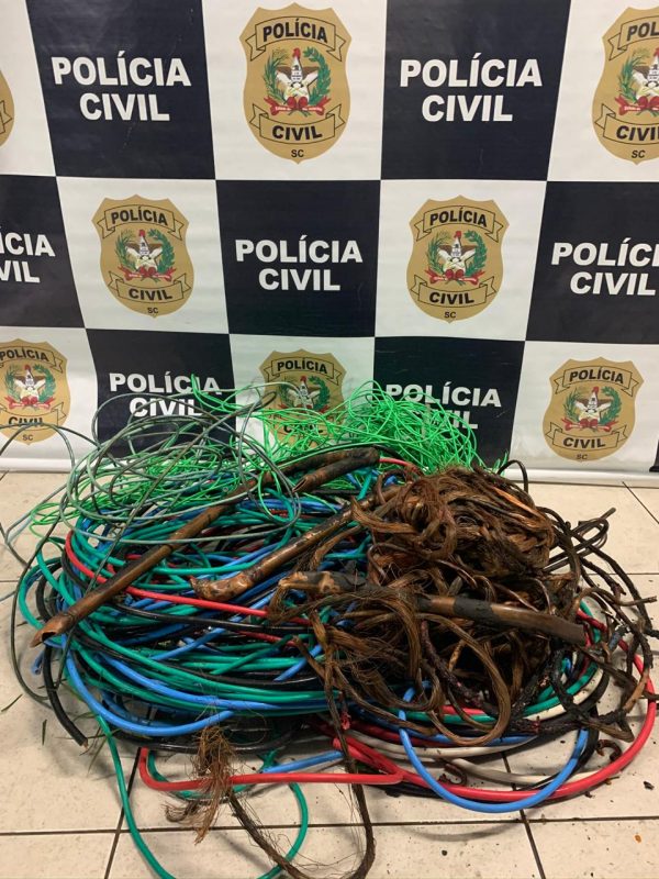 Pol&iacute;cia recuperou fios que haviam sido furtados – Foto: Pol&iacute;cia Civil/Divulga&ccedil;&atilde;o