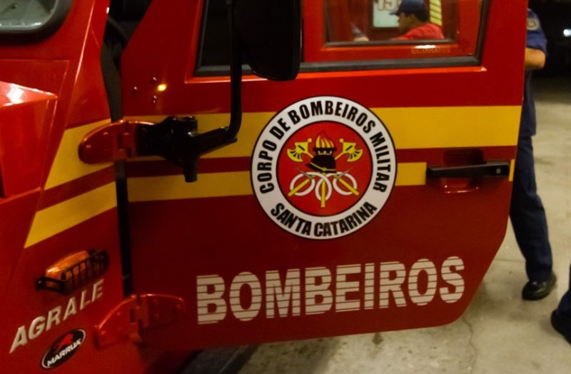 Homem leva facada por intervir em briga de casal em Itaja&iacute;. – Foto: Arquivo/Flavio Tin/ND