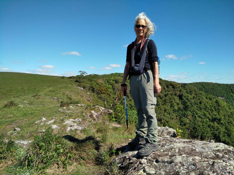 A regi&atilde;o Serrana &eacute; uma das favoritas de Lenir para a observa&ccedil;&atilde;o. Na foto ela est&aacute; no Canyon do Itaimbezinho – Foto: Lenir do Ros&aacute;rio/Arquivo Pessoal/Divulga&ccedil;&atilde;o/ND