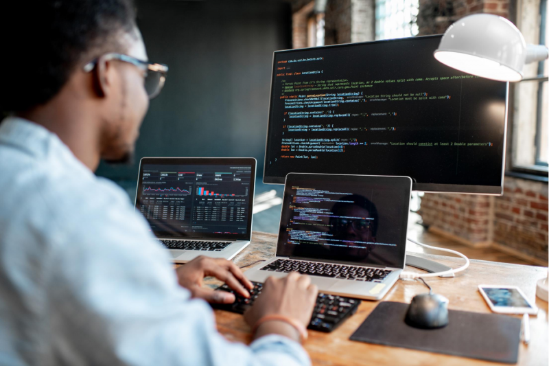Muito do sucesso do curso depende do aluno ir atrás, destaca fundador da Danki Code – Foto: Canva