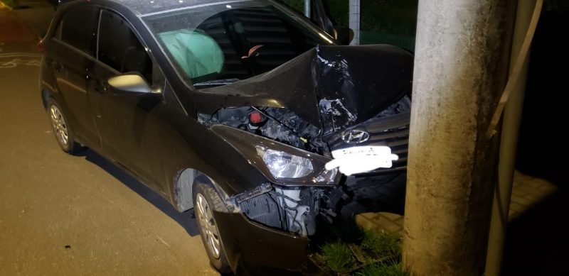 Suspeito bateu o carro durante tentativa de fuga – Foto: Pol&iacute;cia Civil/Divulga&ccedil;&atilde;o