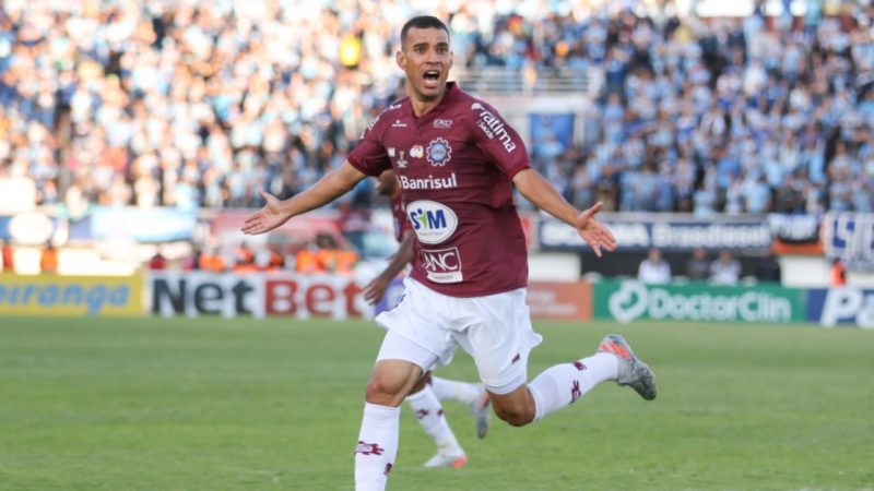 Diogo Oliveira foi eleito o melhor meia do Gauch&atilde;o – Foto: Caxias/Divulga&ccedil;&atilde;o