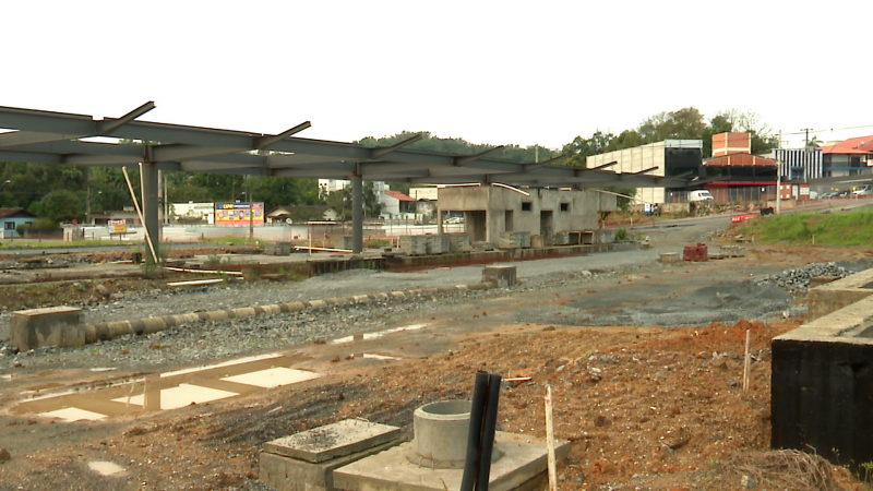Obras no Terminal Oeste, em Blumenau, est&atilde;o paradas desde julho – Foto: Vinicius Bretzke/NDTV