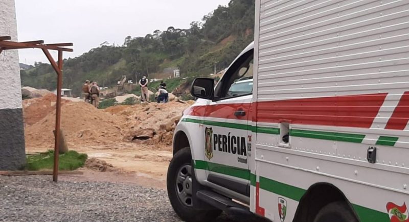 Corpo de jovem de 18 anos &eacute; encontrado em um terreno em Brusque&nbsp;– Foto: Jos&eacute; Acacio Dalcastagne