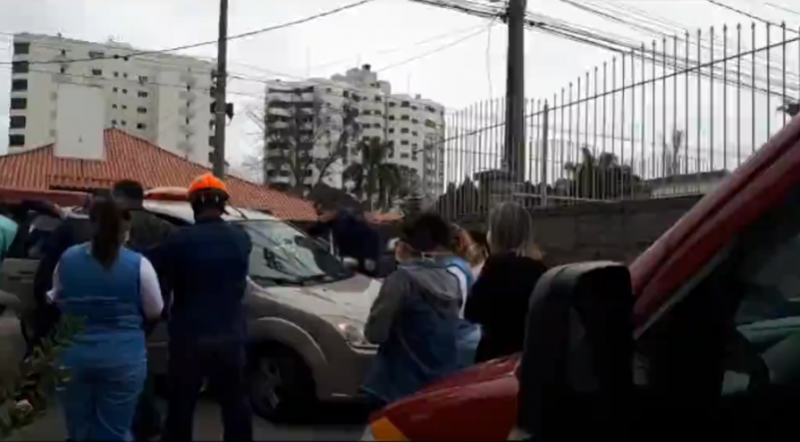 Bombeiro faz parto na entrada de hospital, em Tubar&atilde;o – Foto: Divulga&ccedil;&atilde;o/ND