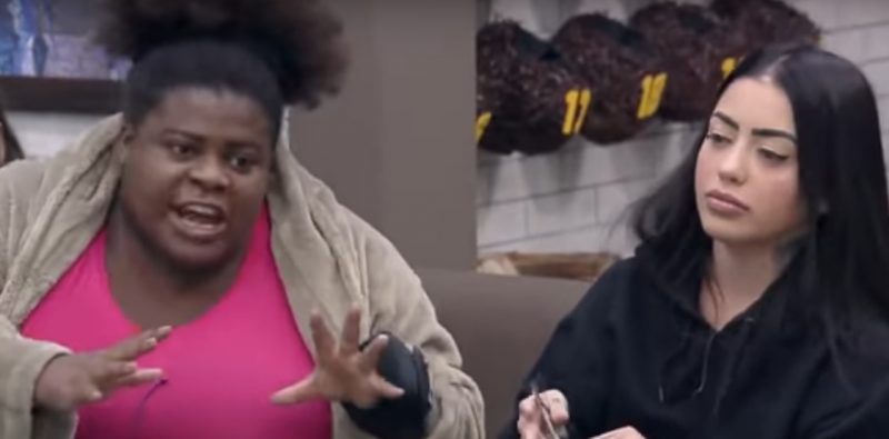 Jojô Todynho e MC Mirella discutem por causa de vaso entupido – Foto: Reprodução/Youtube