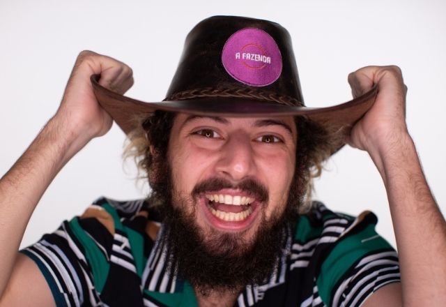 Cartolouco animou os dias dos pe&otilde;es e dos animais de A Fazenda 12, mas ficou conhecido mesmo por fugir do banho&nbsp; – Foto: Divulga&ccedil;&atilde;o/Record TV