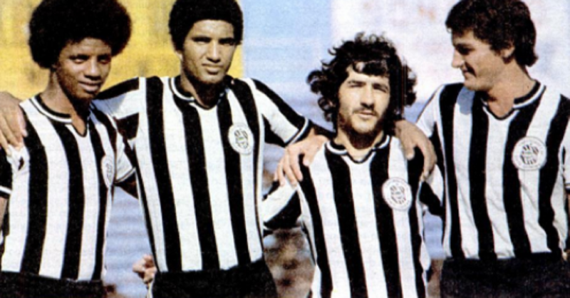 Na temporada de 1978, as diretorias de Ava&iacute; e Figueirense firmaram um acordo de ajuda m&uacute;tua. O Ava&iacute; cedeu quatro jogadores para o alvinegro disputar o brasileiro: Lourival, Otac&iacute;lio, Baldu&iacute;no e Marcos (foto). Em troca, o Figueirense emprestava o est&aacute;dio Orlando&nbsp; Scarpelli para o Ava&iacute; e anistiava uma d&iacute;vida. Em nome da rivalidade, muitos torcedores da &eacute;poca&nbsp; (e tamb&eacute;m diretores das duas equipes) em nome da rivalidade protestaram. – Foto: Orestes Ara&uacute;jo/Placar/ND