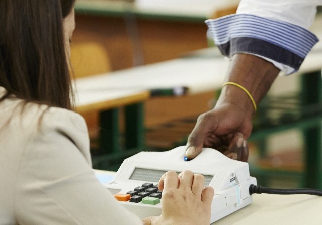 Mes&aacute;rios ser&atilde;o orientados a realizar treinamento no app da Justi&ccedil;a Eleitoral – Foto: Divulga&ccedil;&atilde;o / TRE SC