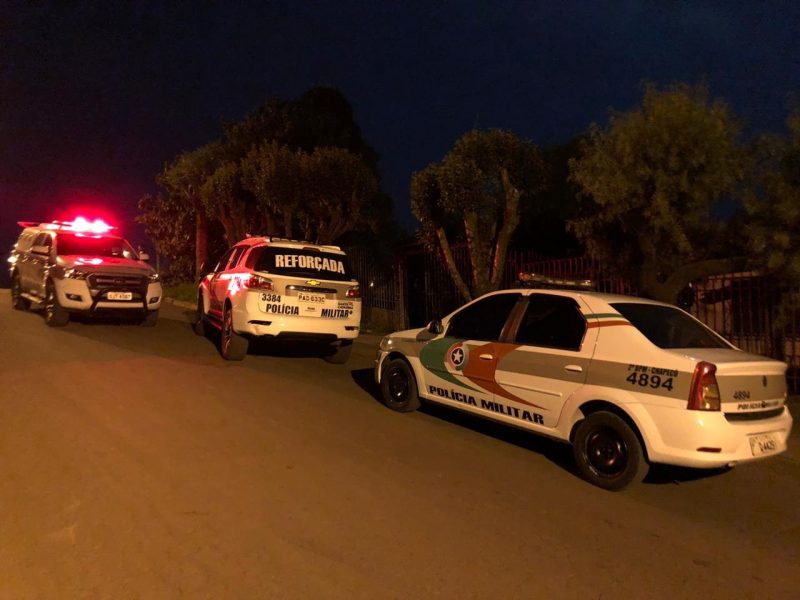 Policiais militares estiveram no local perto das 23h30 de s&aacute;bado – Foto: PM/ND